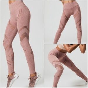 alo H-W seamless radiance leggings size small S